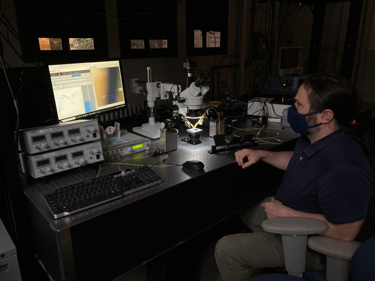 Dr. Scott R. Hammond studies results at the NLM probestation